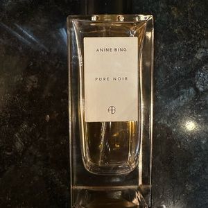 Pure noir perfume